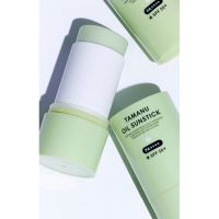 Легкий солнцезащитный стик с маслом таману LADOR Tamanu Oil Sunstick SPF 50+ PA++++ - вид 2 миниатюра